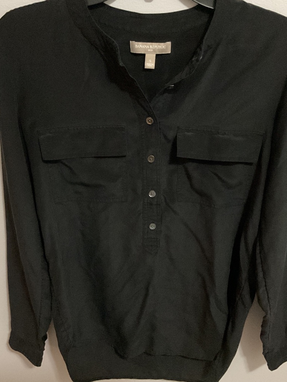 Banana Republic 100% Silk Black 1/2 Button Front LS Blouse, Small